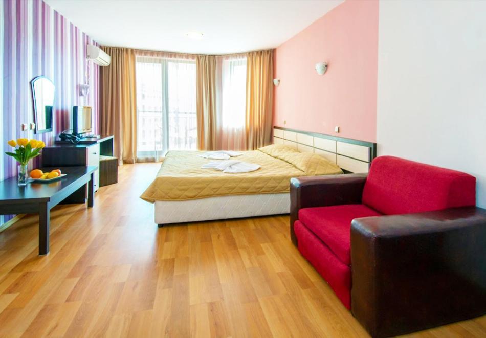 South Beach Hotel - New Management And Free Beach Access Tsarevo Ngoại thất bức ảnh