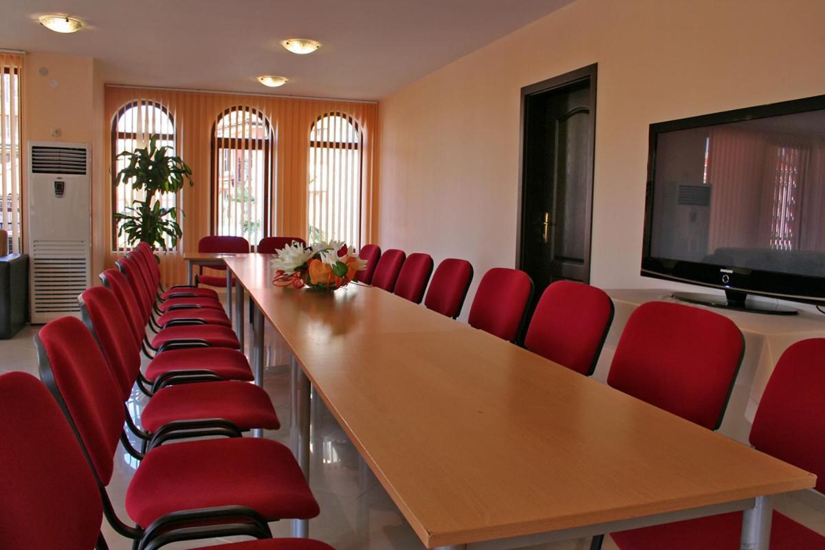 South Beach Hotel - New Management And Free Beach Access Tsarevo Ngoại thất bức ảnh