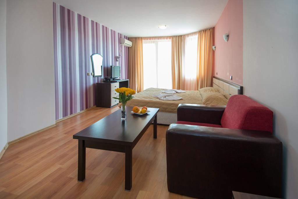 South Beach Hotel - New Management And Free Beach Access Tsarevo Ngoại thất bức ảnh